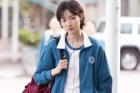 迎风的青春胡秋敏为什么不姓杨，是因为什么